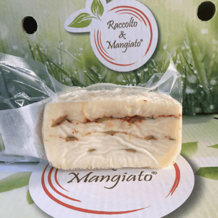 Dettagli rucola, olive e peperoncino