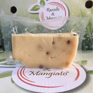 Formaggio pepato stagionato
